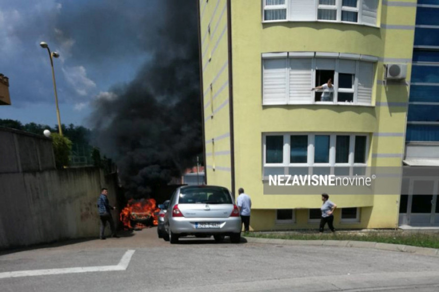 Izgorio mercedes u Banja Luci