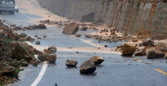 Vozači oprez, kolovoz klizav