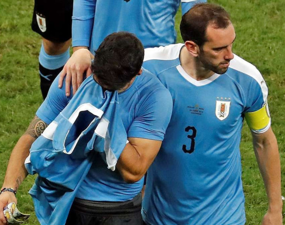 Video: Suares u suzama nakon ispadanja Urugvaja!