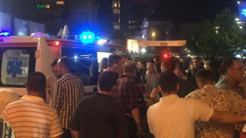 Паника у Приштини, 40 особа повријеђено