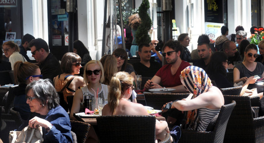 U kafani 100.000 prosječnih plata