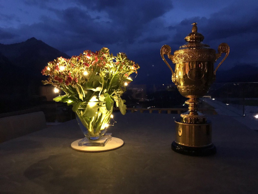 Federer izveo na večeru trofej sa Vimbldona!