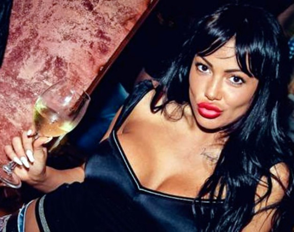 Старлети понудио јахту на поклон