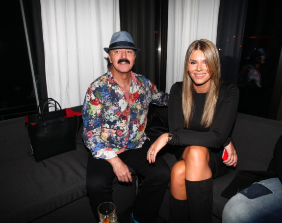 Haris radi, a Melina uživa