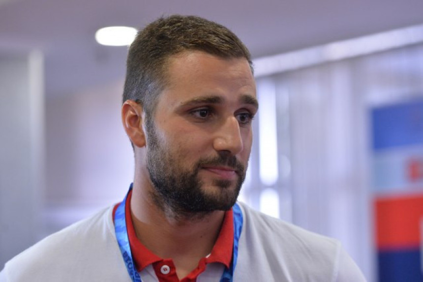 Intervju - Ćuk o petercu odluke...