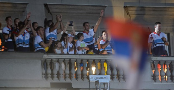 Svečani doček ispred Skupštine 