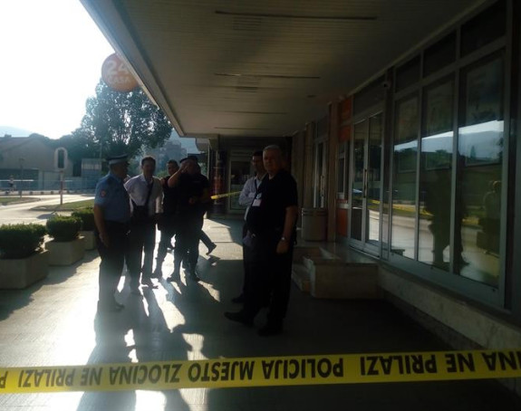Trebinje: Rupe u staklu banke