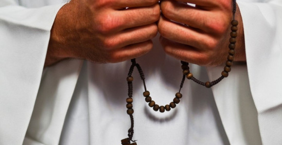 Обожаватељка му не да мира 