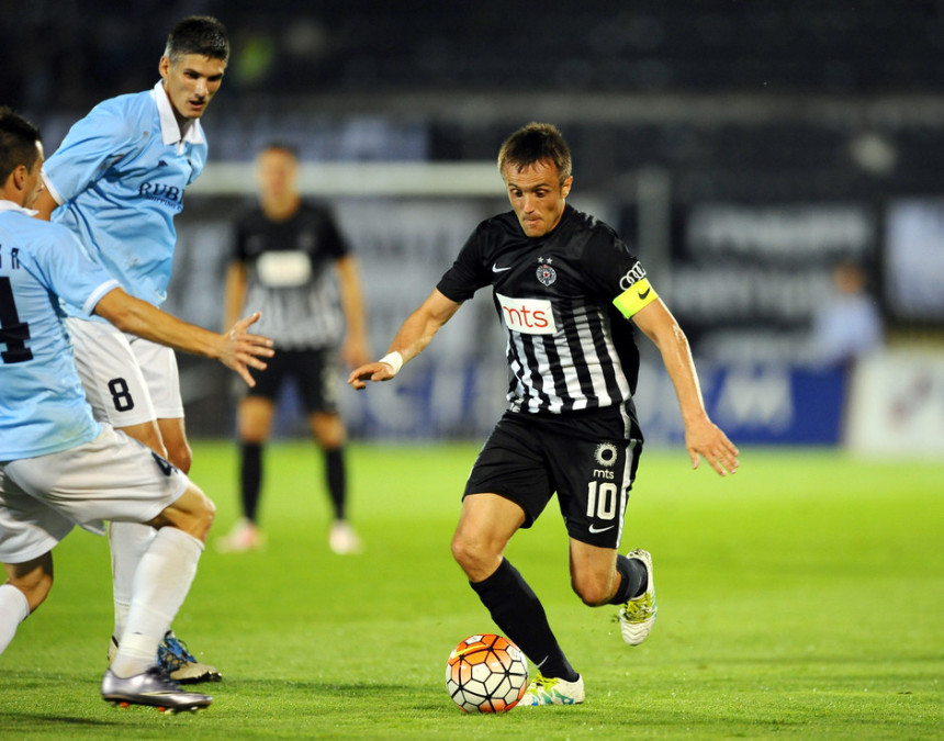 Analiza: Nova "moda" - dovedeš igrača, pa ga odmah prodaš!