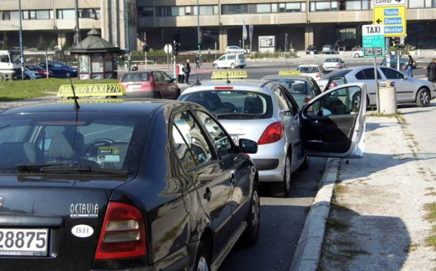 Šala: Taksiste zovu i kada se zaglave u liftu