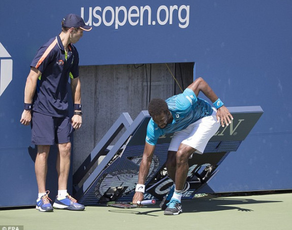 Video - US Open: ON skače, ON lobuje, ON smečuje, ON LOMI...SAT NA TERENU!!!