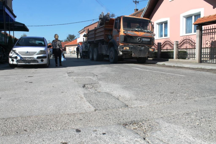 Počela obnova ulice Braće Lazić u Janji