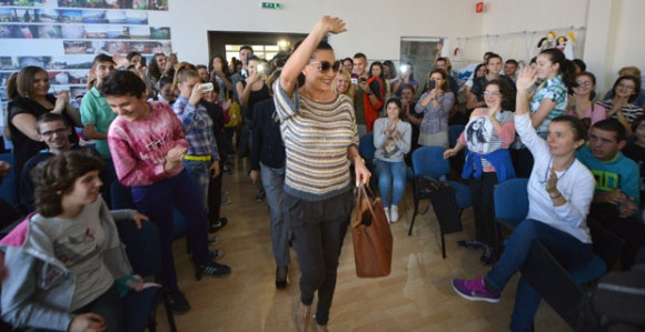 Ceca donijela računare za lakše učenje