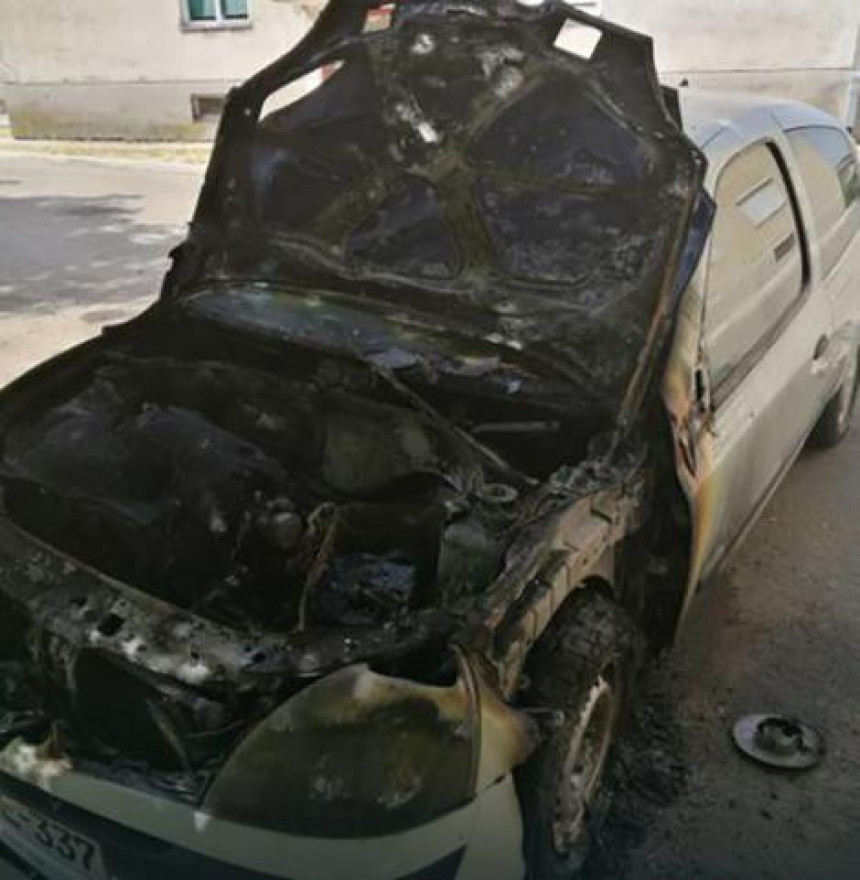 U Mostaru dva auta zapaljena 