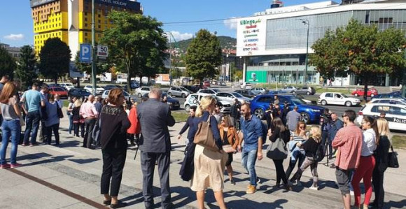 Novinari održali protest ispred Parlamenta BiH