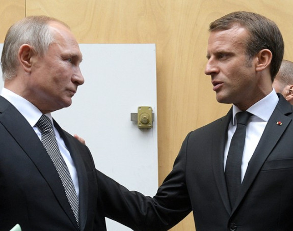 Макрон и Путин се кратко срели на испраћају Ширака