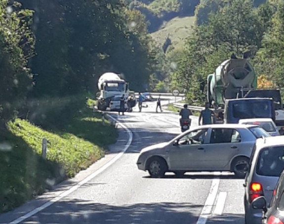 Stravičan sudar kod Hadžića, ima poginulih