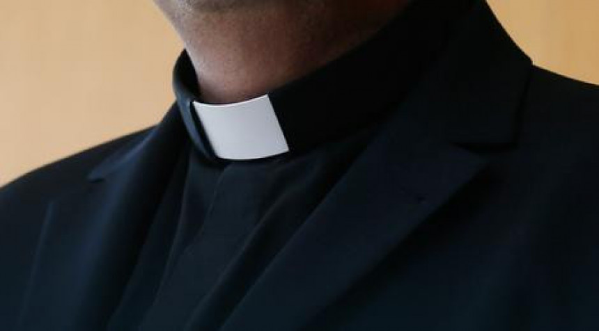 Dvostruki život katoličkog sveštenika 