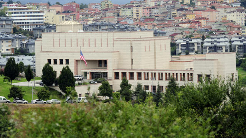Porodice diplomata napuštaju Istanbul