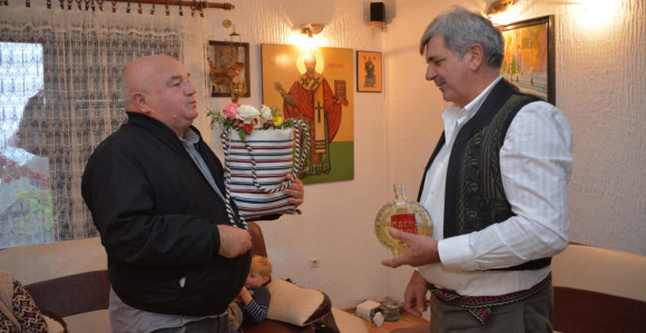 Običaji: Čuturom pozivaju svatove