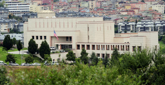 Породице дипломата напуштају Истанбул