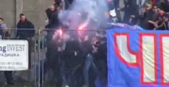 Brutalna tuča navijača "Borca" i policije