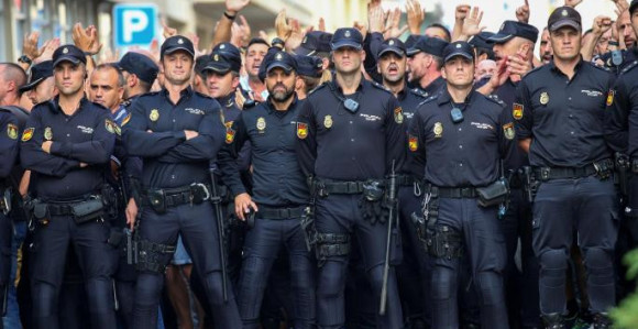 Ministar policiji: Slušati naređenja