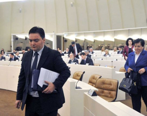 Premijerka ne zna, kriv je SNSD