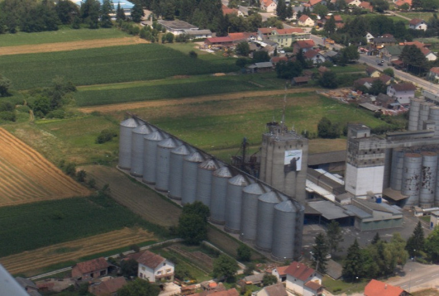 Bivši radnici sa sudskom policijom plijene imovinu „Farmlanda“