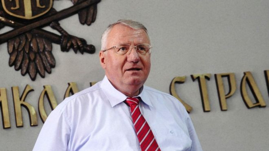 Šešelj: Hag može samo da dubi na glavi