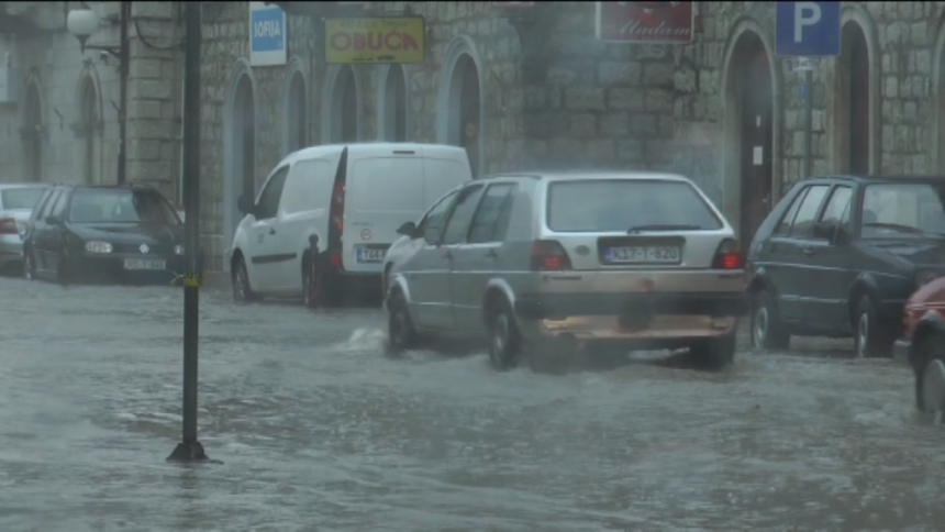 Trebinje zahvatile obilne padavine