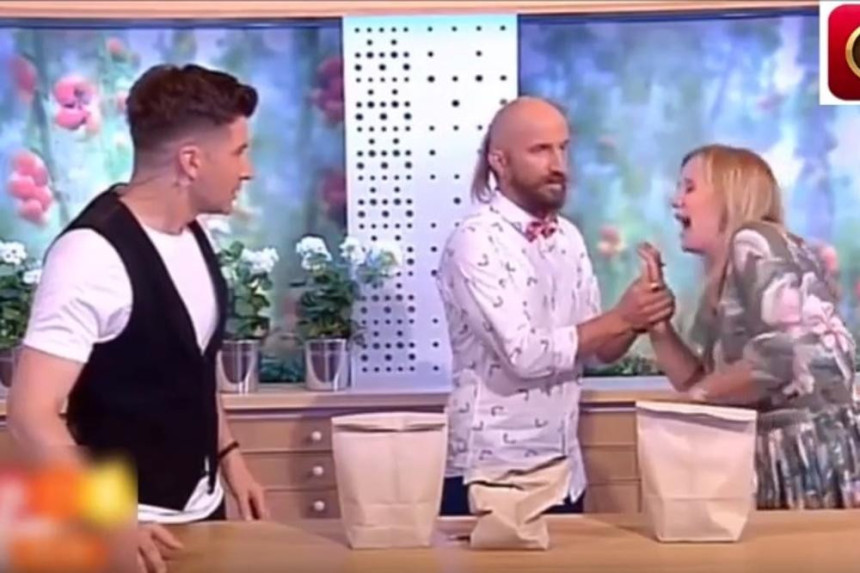 Voditeljki ruku ekserom proboli