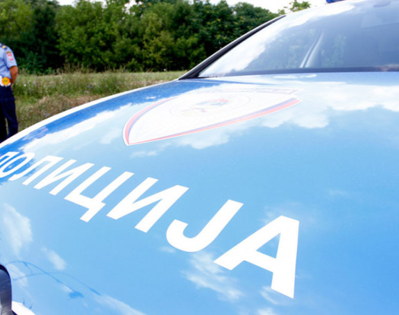 Ukradenim autom udario u policiju