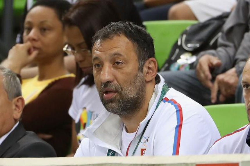 Divac: Teško je raditi ovdje, rad se ne cijeni!