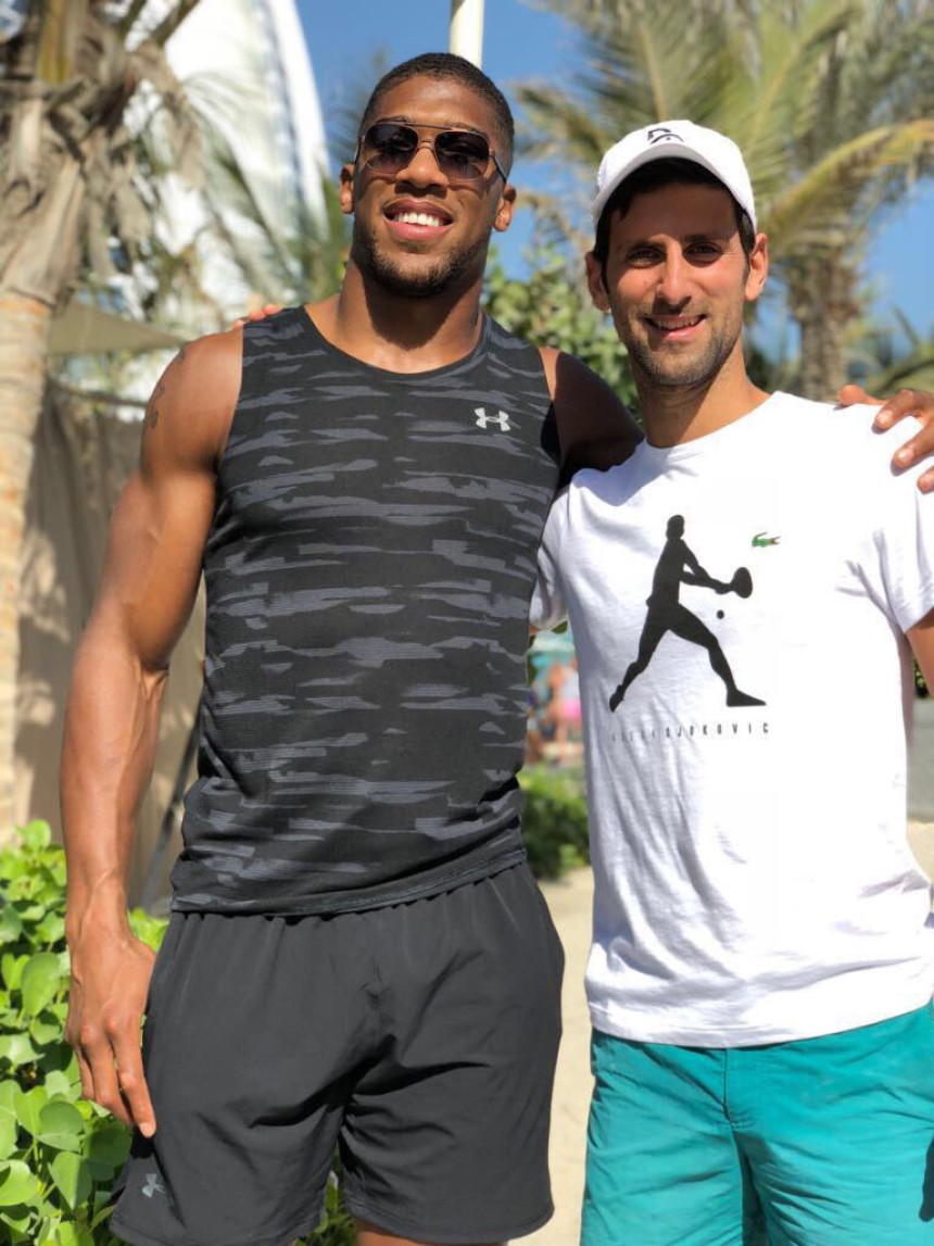 Џошуа Новаку: Скромни брате...