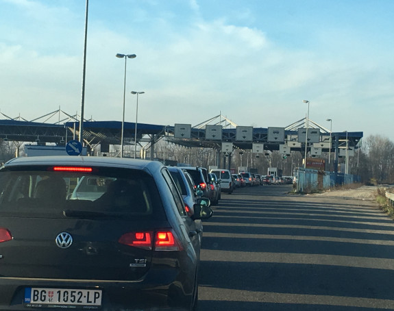 До један сат се чека на граници