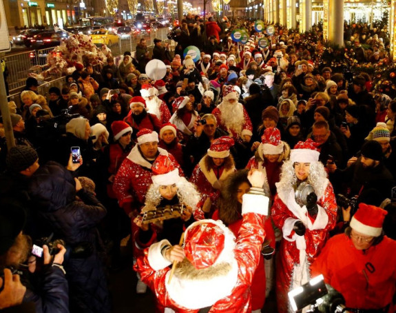 Москва: Шетња Дједа Мразова