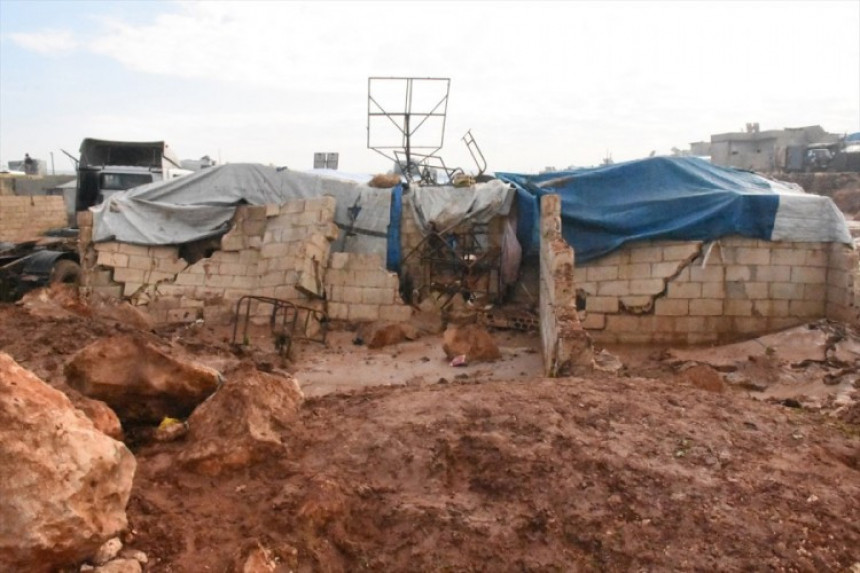Poplave uništile izbjeglički kamp 