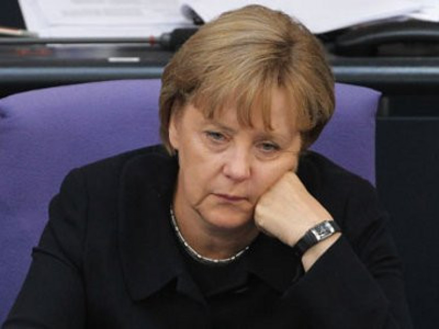 Опада популарност Меркеловој