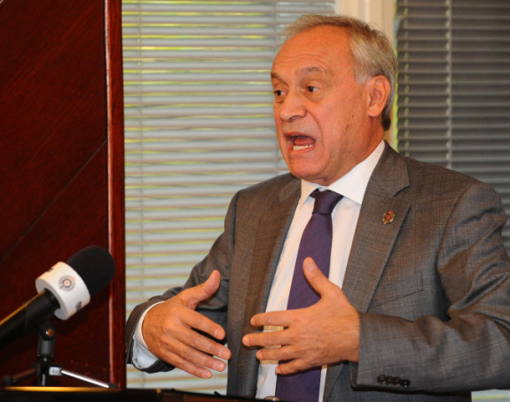 Vučelić: Ja sam za Đurića mali miš!