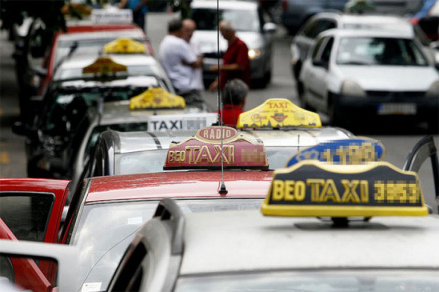 Uz prijetnju nožem pljačkale taksiste