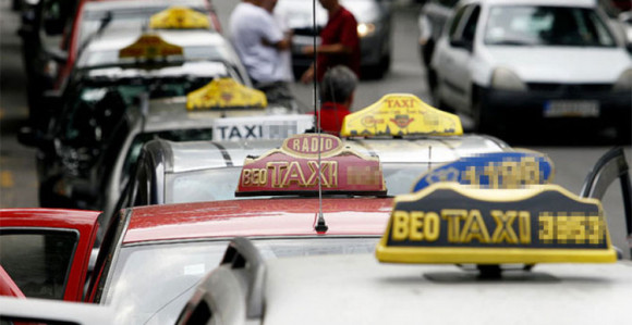 Uz prijetnju nožem pljačkale taksiste