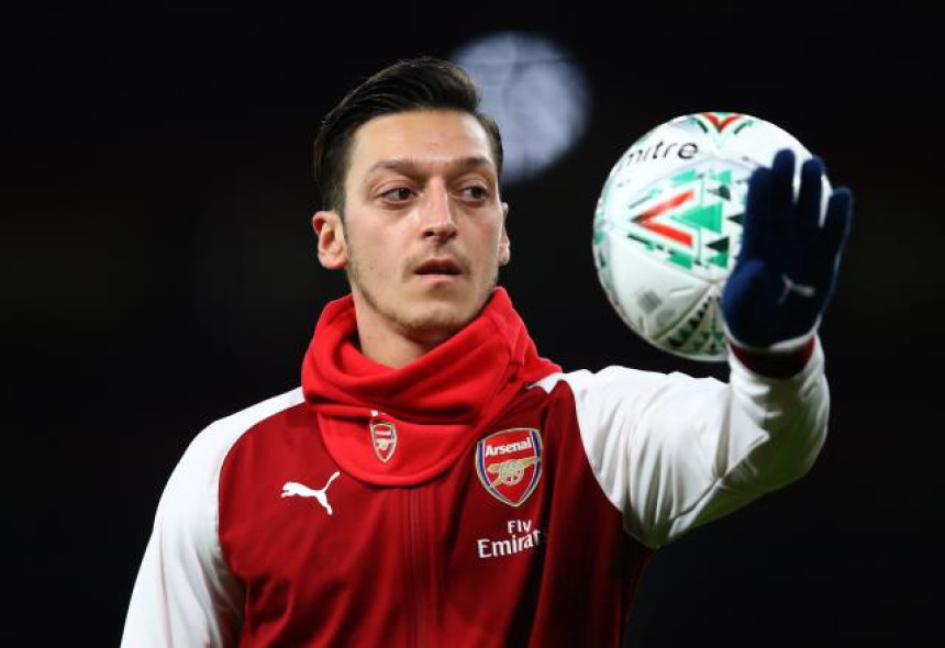 Ozil do 2021. godine u Arsenalu, plata 350.000 funti!
