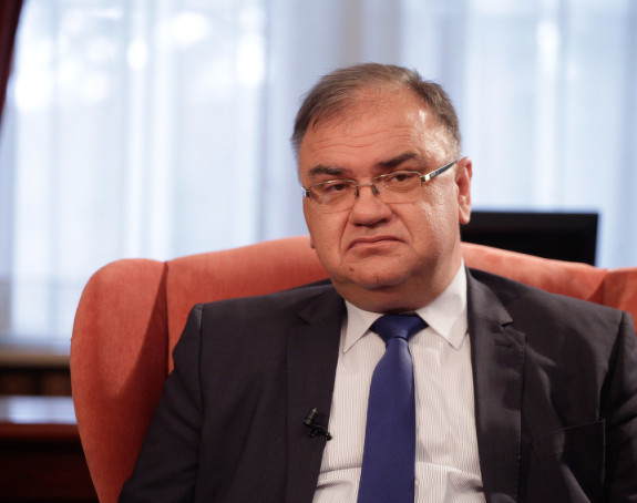 Ivanić: "Red je da se razgovara"!