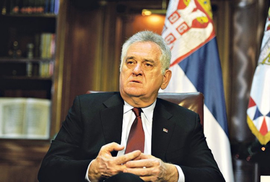 Nikolić ravnodušan na presudu Šešelju