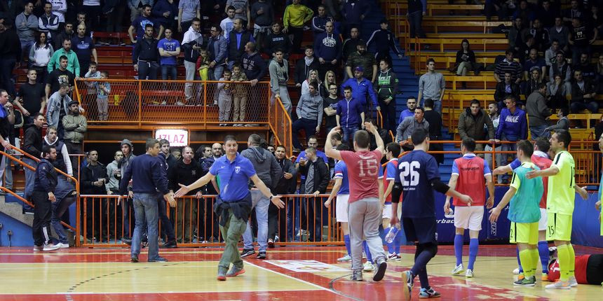 Huligani prekinuli futsal derbi u Zagrebu vrijeđajući srpske igrače!