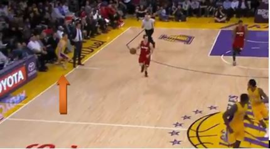 Видео - Лукави Уертас: Сакрио се, па украо лопту!