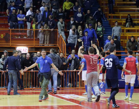 Хулигани прекинули футсал дерби у Загребу вријеђајући српске играче!