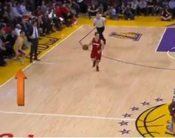 Видео - Лукави Уертас: Сакрио се, па украо лопту!