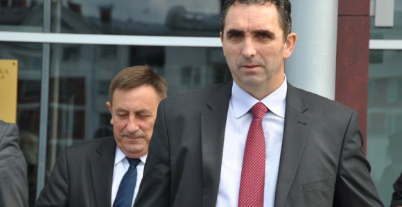 Vlada uništava lokalne zajednice?